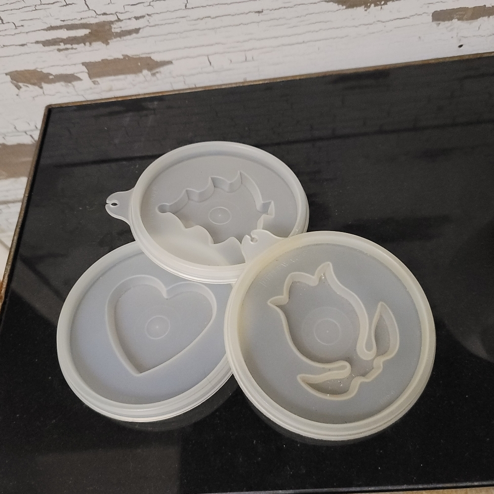 Tupperware Condiment Container Vintage Playdough Container - Picture 9 of 9